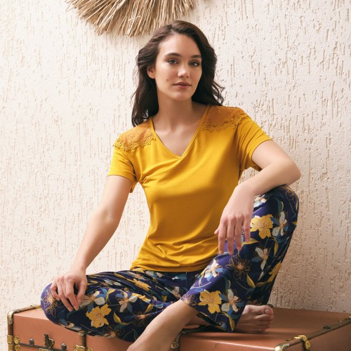 Bayan T-Shirt ve Pantolon Takım