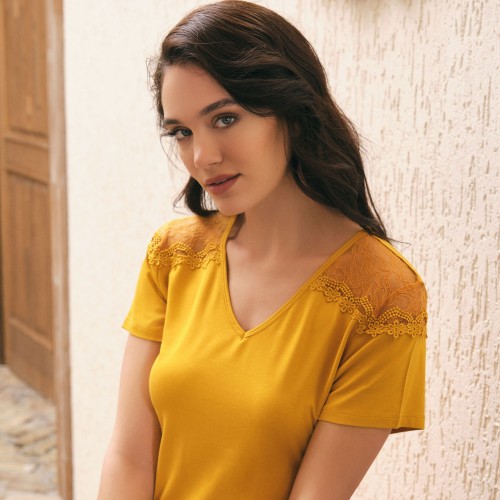 Bayan T-Shirt ve Pantolon Takım