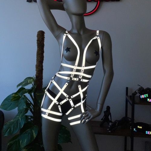 Karanlıkta Işık Vurunca Parlayan Full Body Seksi Harness - APFT502